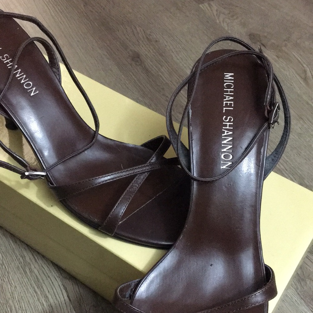 Michael Shannon Brown Strappy Leather Sandals & Travel Bag
Size 9 - Picture 2 of 13